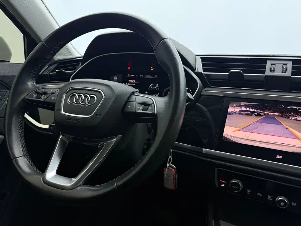 Audi Q3 — фото 17