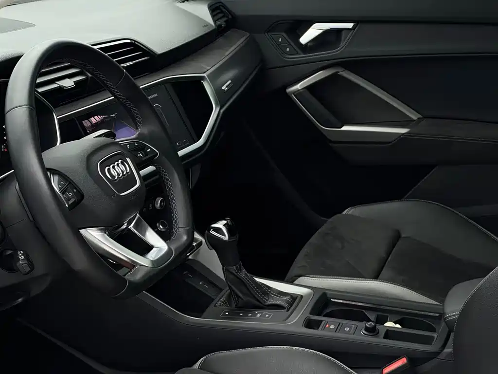 Audi Q3 — фото 15