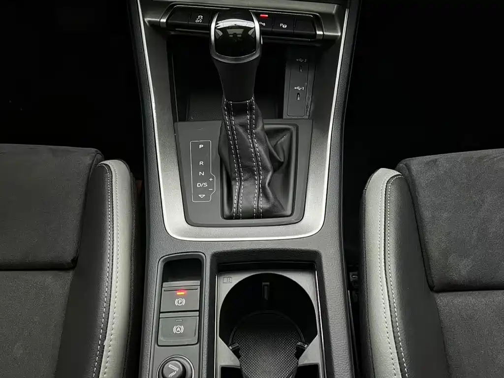 Audi Q3 — фото 10