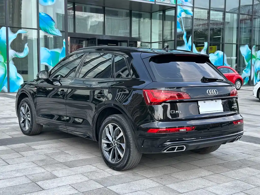 Audi Q5L — фото 5