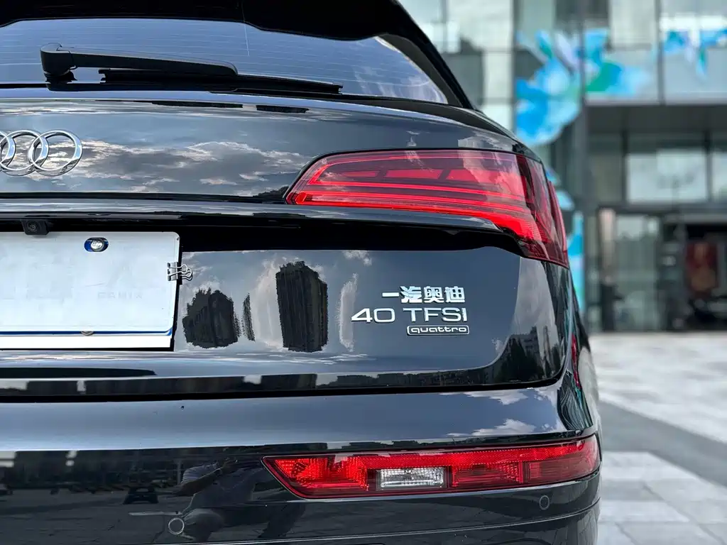 Audi Q5L — фото 9