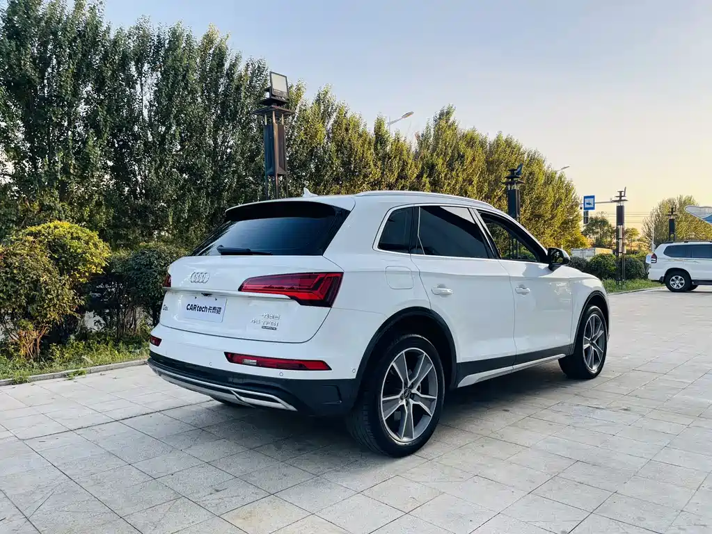 Audi Q5L — фото 5