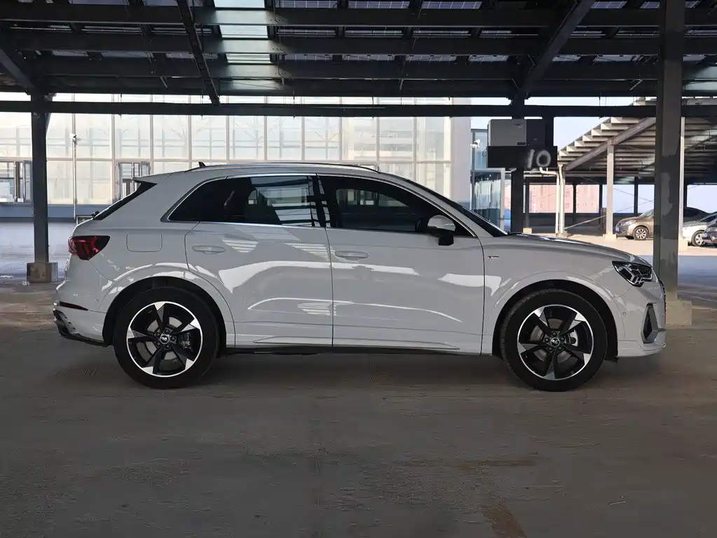 Audi Q3 — фото 4