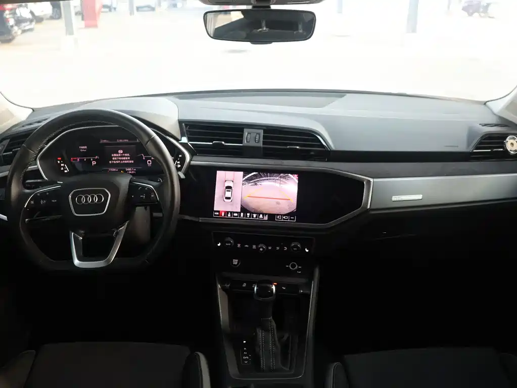 Audi Q3 — фото 10