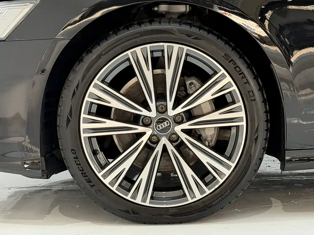 Audi A6L — фото 11