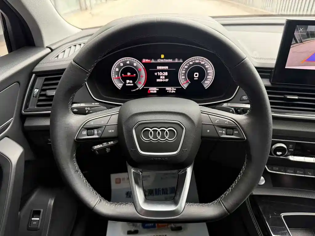 Audi Q5L — фото 14