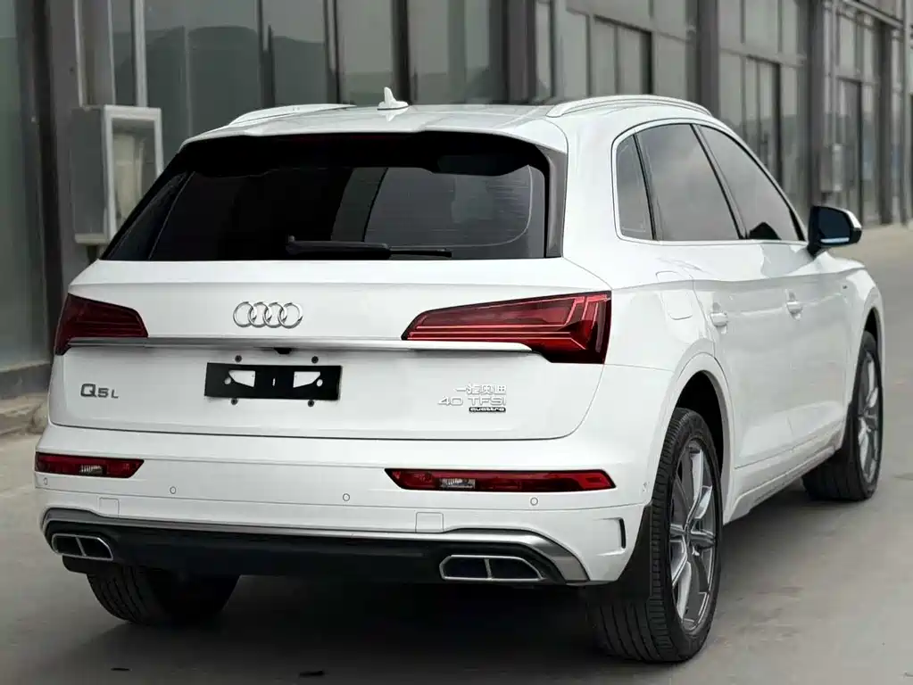 Audi Q5L — фото 6