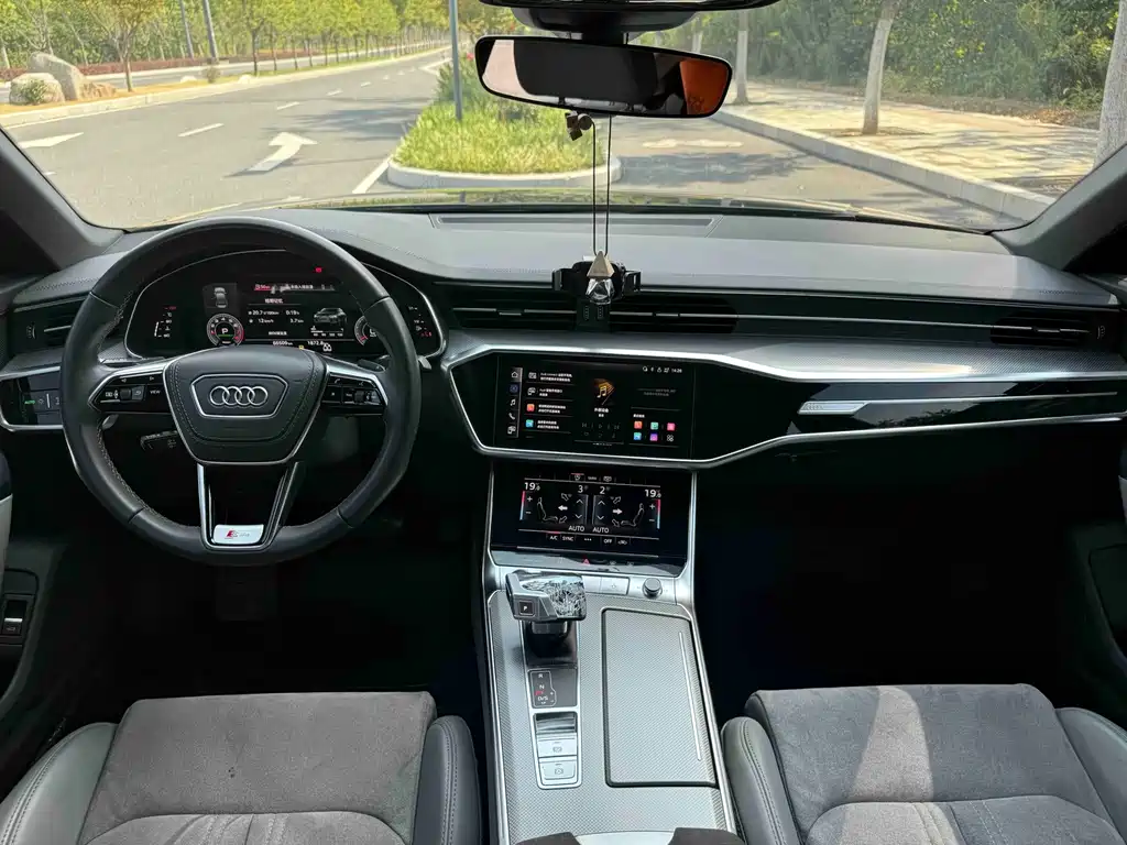 Audi A6L — фото 8