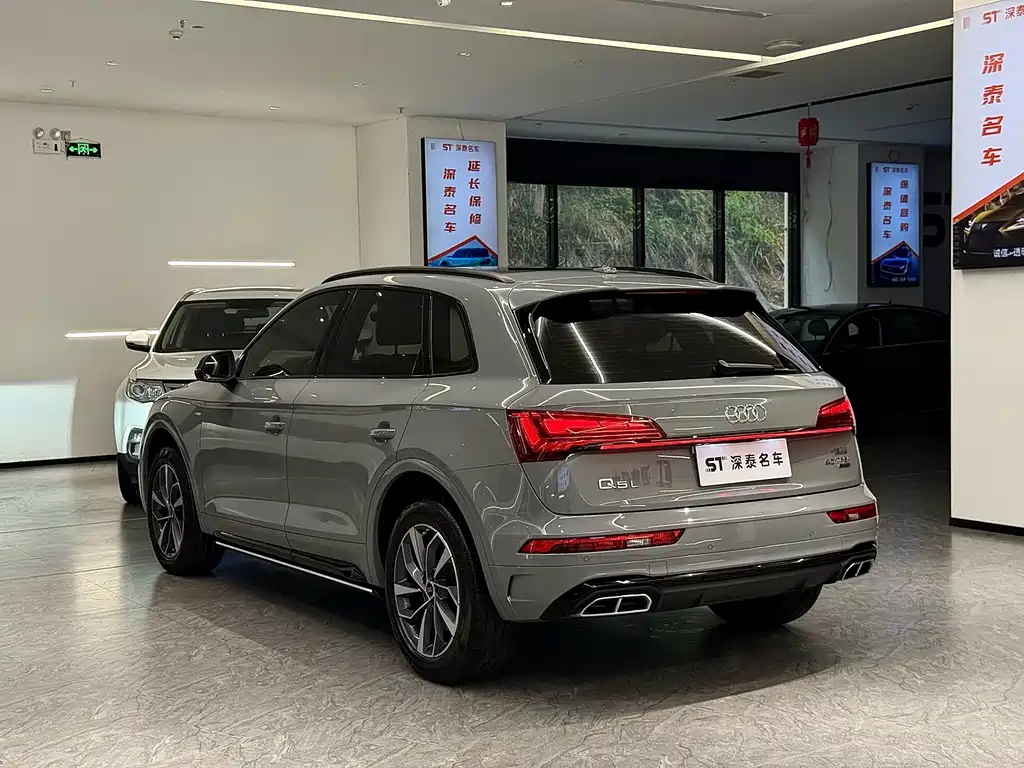 Audi Q5L — фото 13