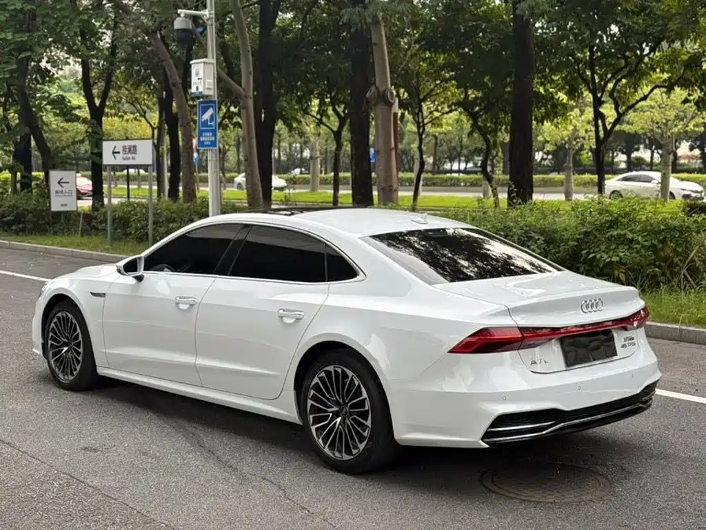 Audi A7L — фото 6