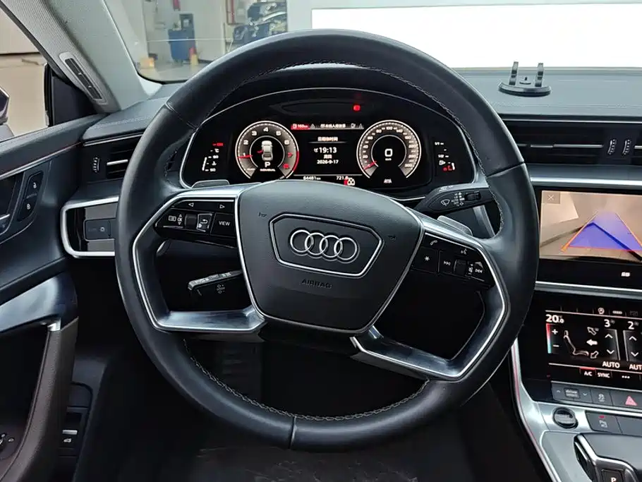 Audi A7L — фото 15
