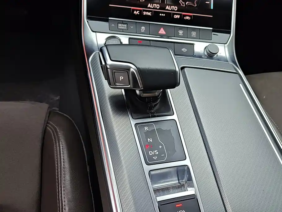 Audi A7L — фото 16