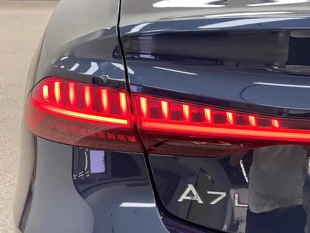 Audi A7L — фото 11