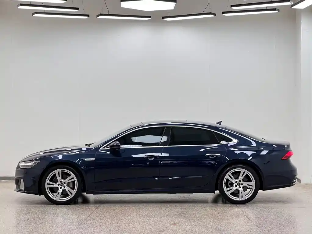 Audi A7L — фото 6
