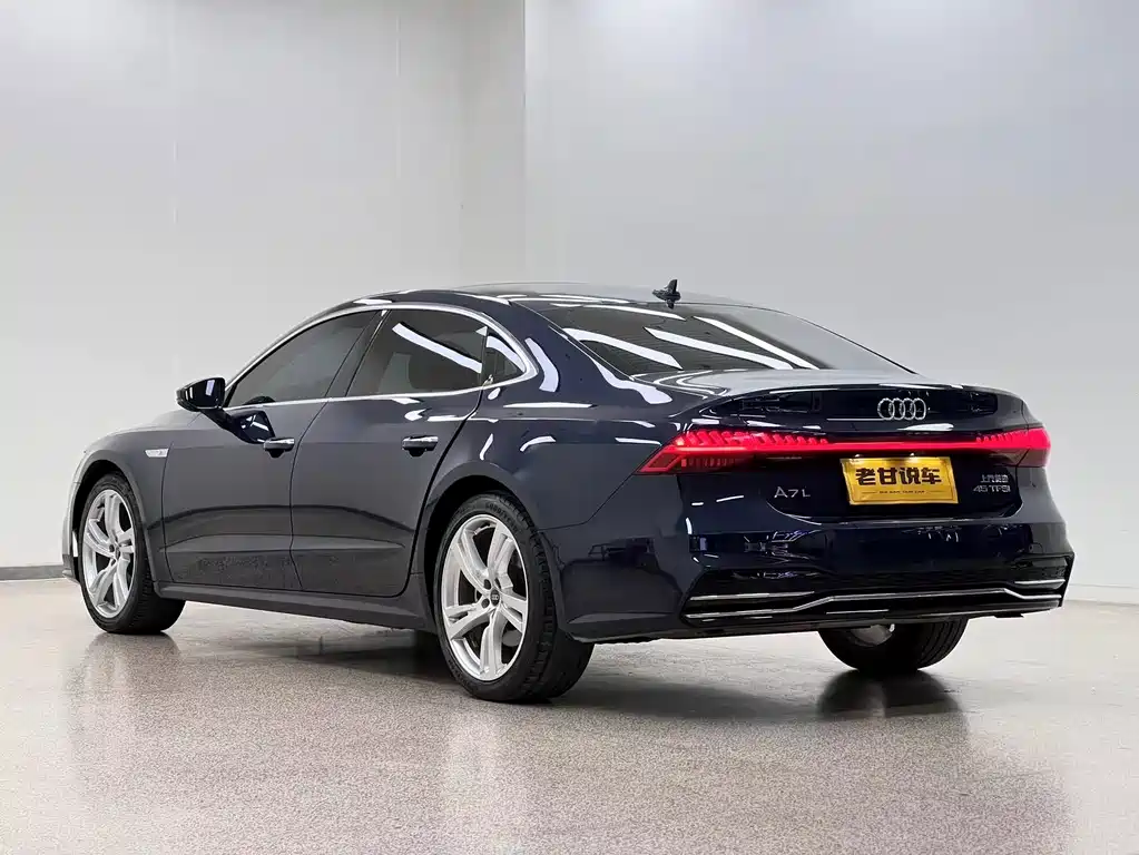 Audi A7L — фото 7