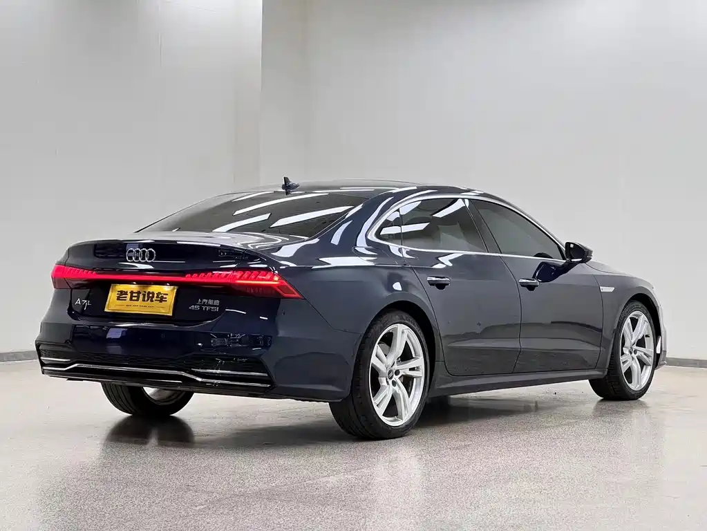 Audi A7L — фото 9