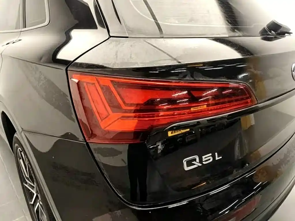 Audi Q5L — фото 20