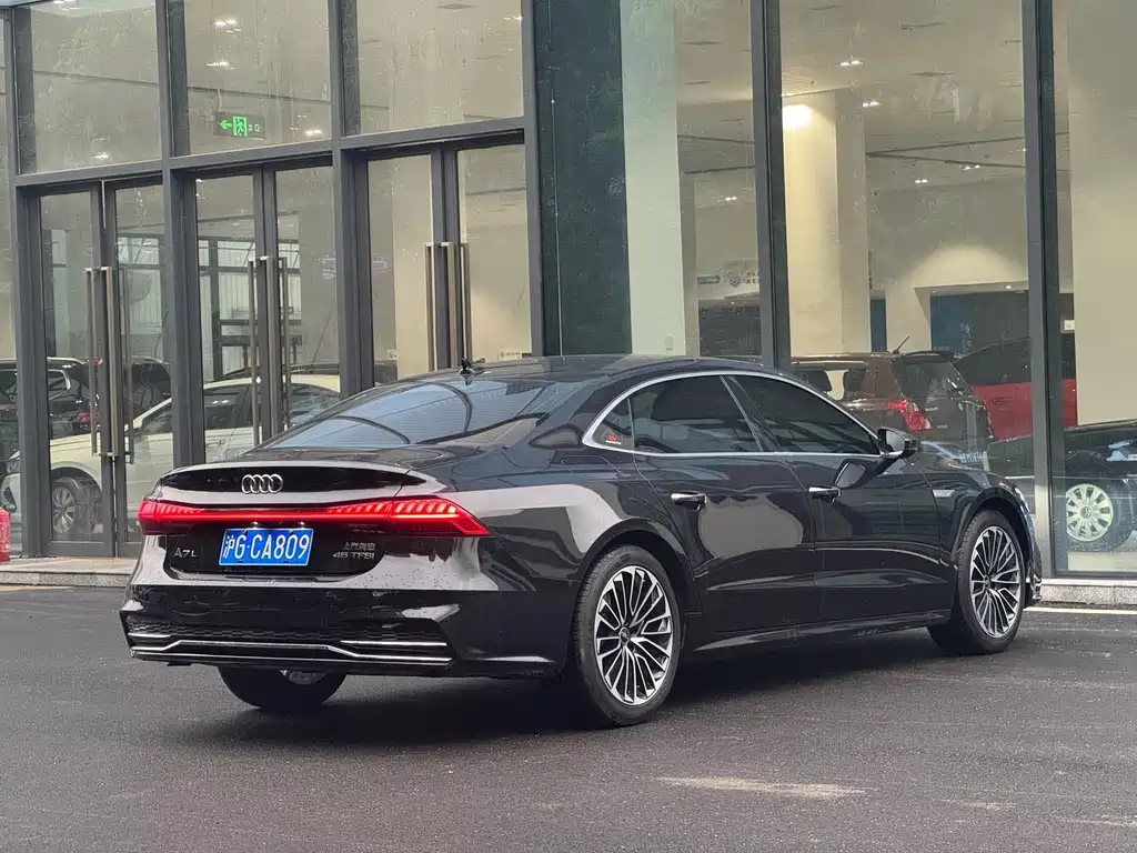 Audi A7L — фото 11