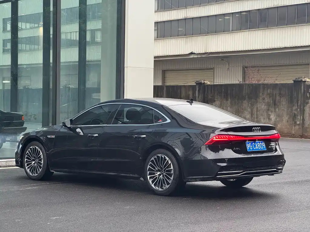 Audi A7L — фото 9