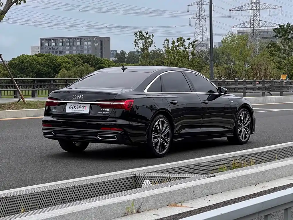 Audi A6L — фото 12