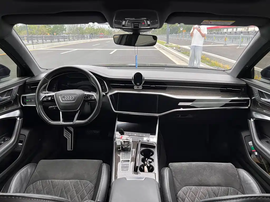 Audi A6L — фото 8