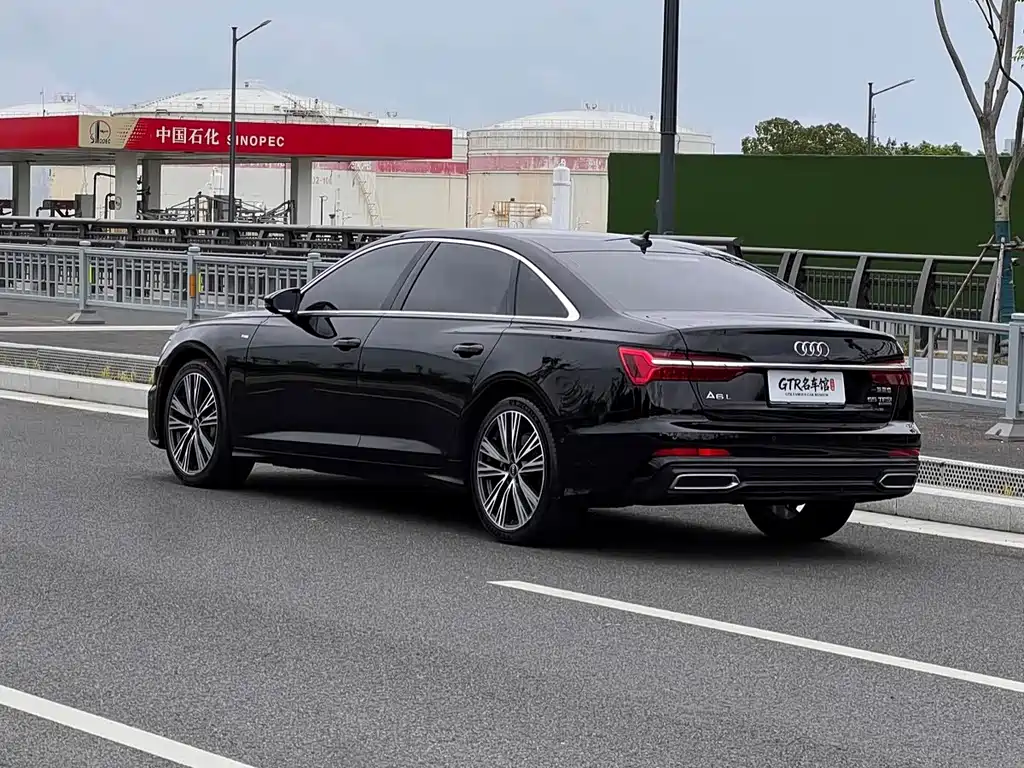 Audi A6L — фото 10