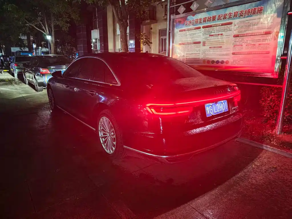 Audi A8 — фото 11