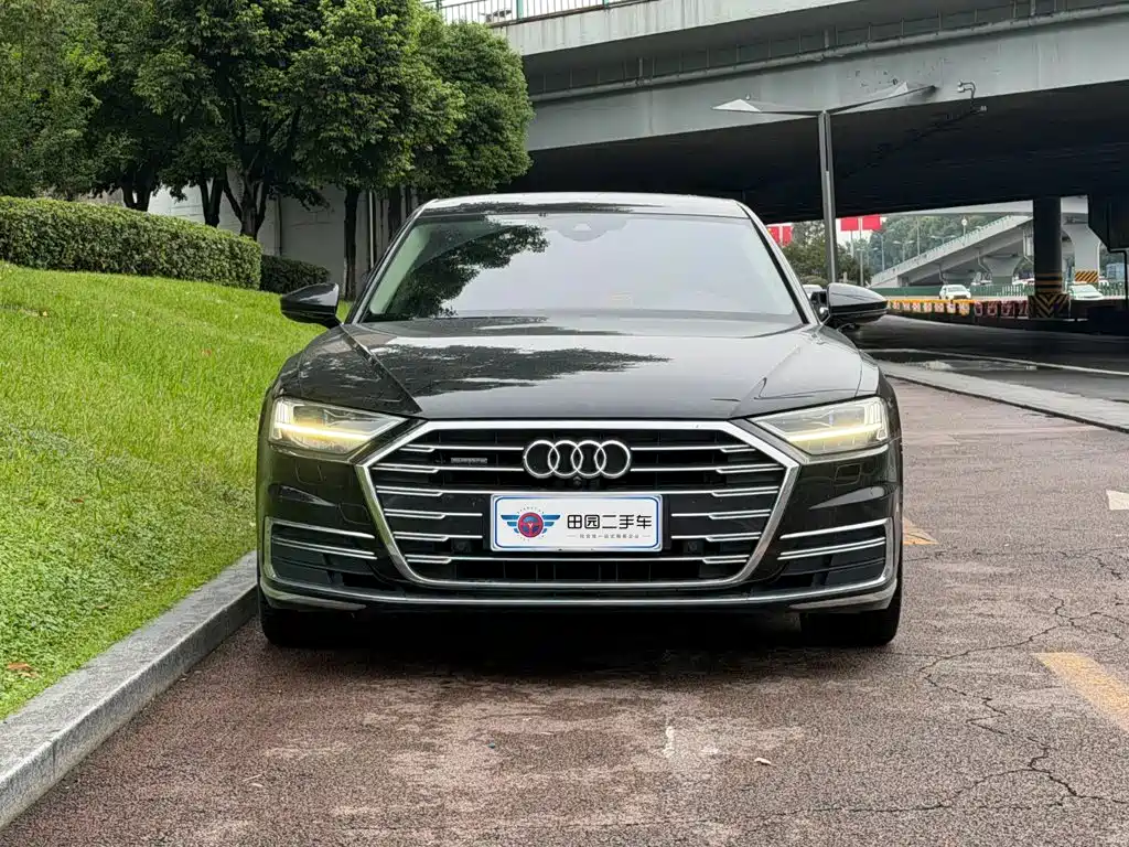 Audi A8 — фото 2