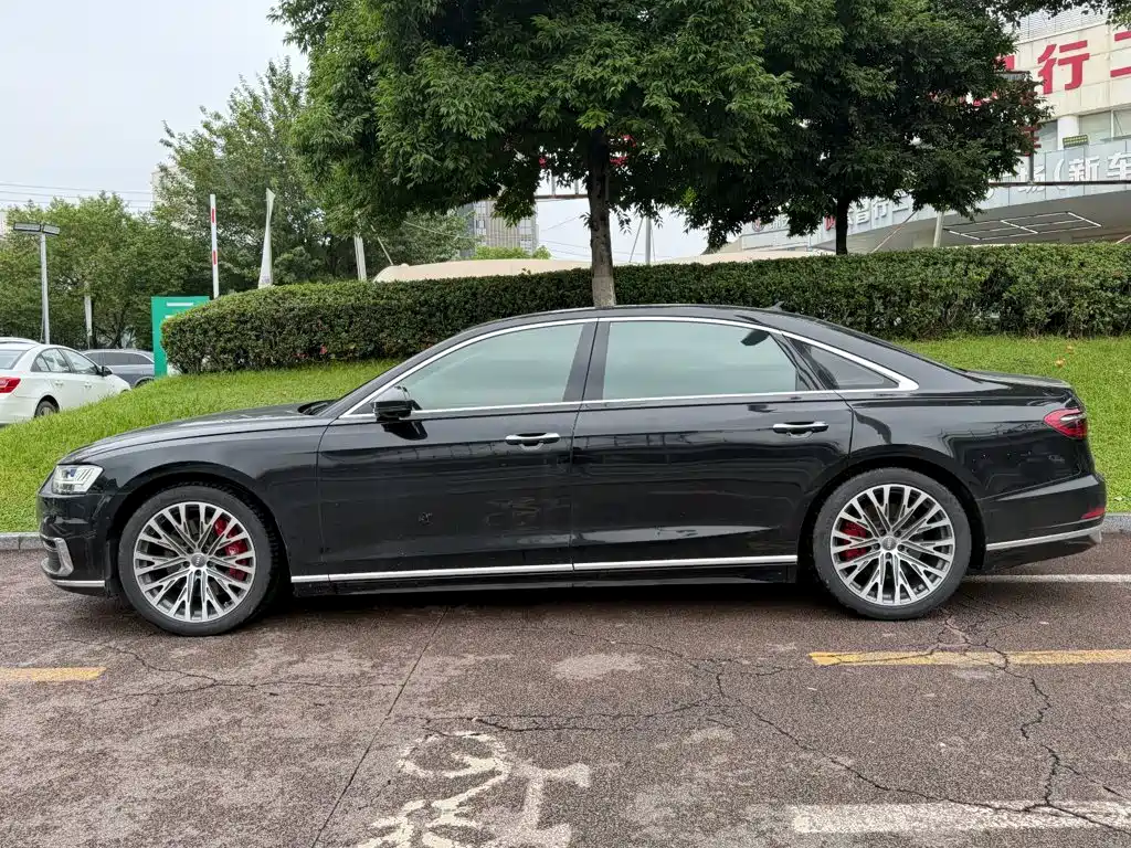 Audi A8 — фото 3