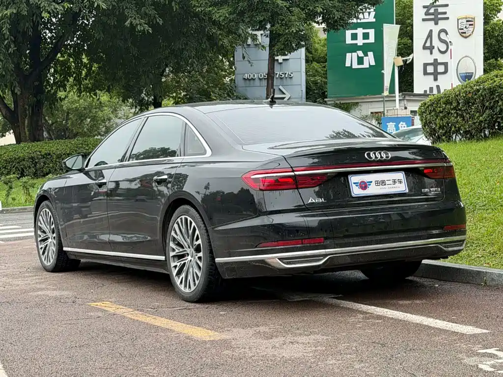 Audi A8 — фото 4
