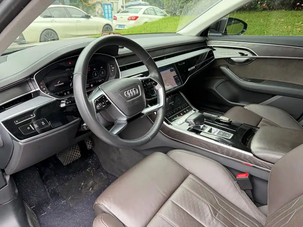 Audi A8 — фото 7