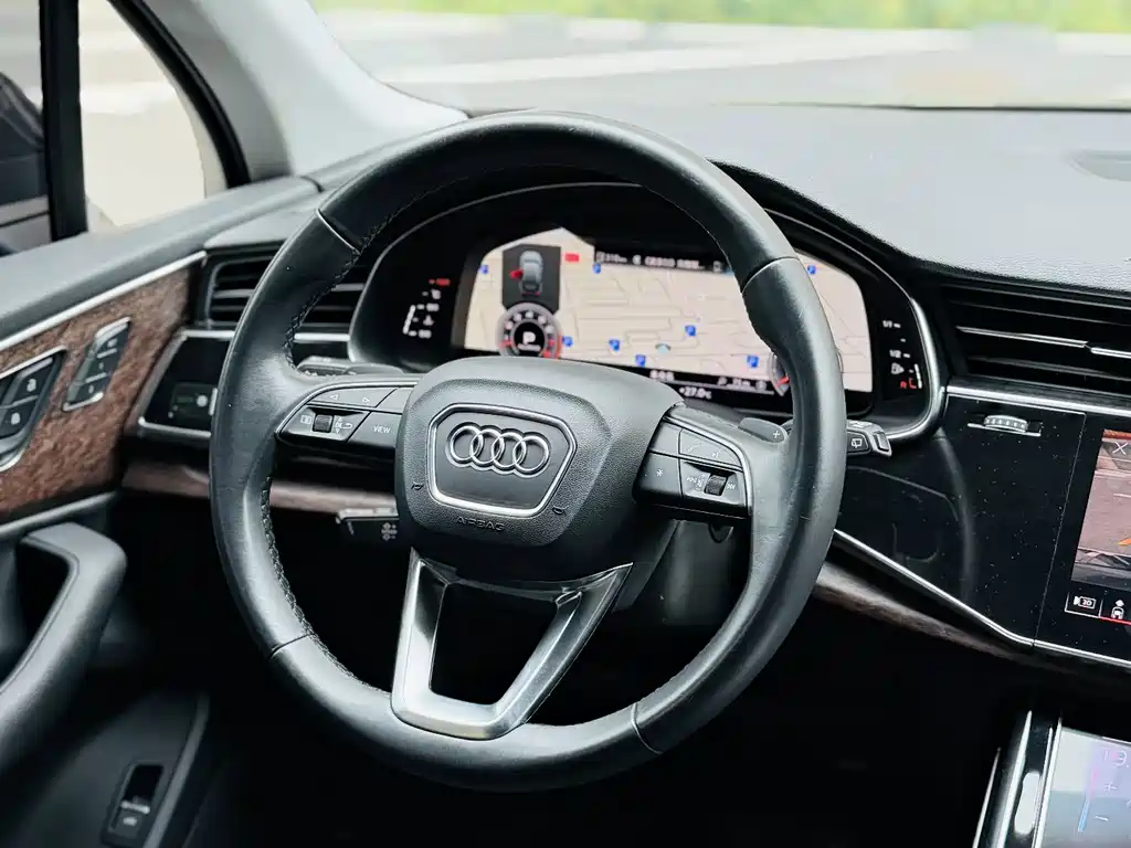 Audi Q7 — фото 5