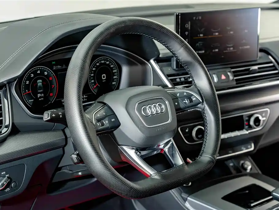 Audi Q5L — фото 10