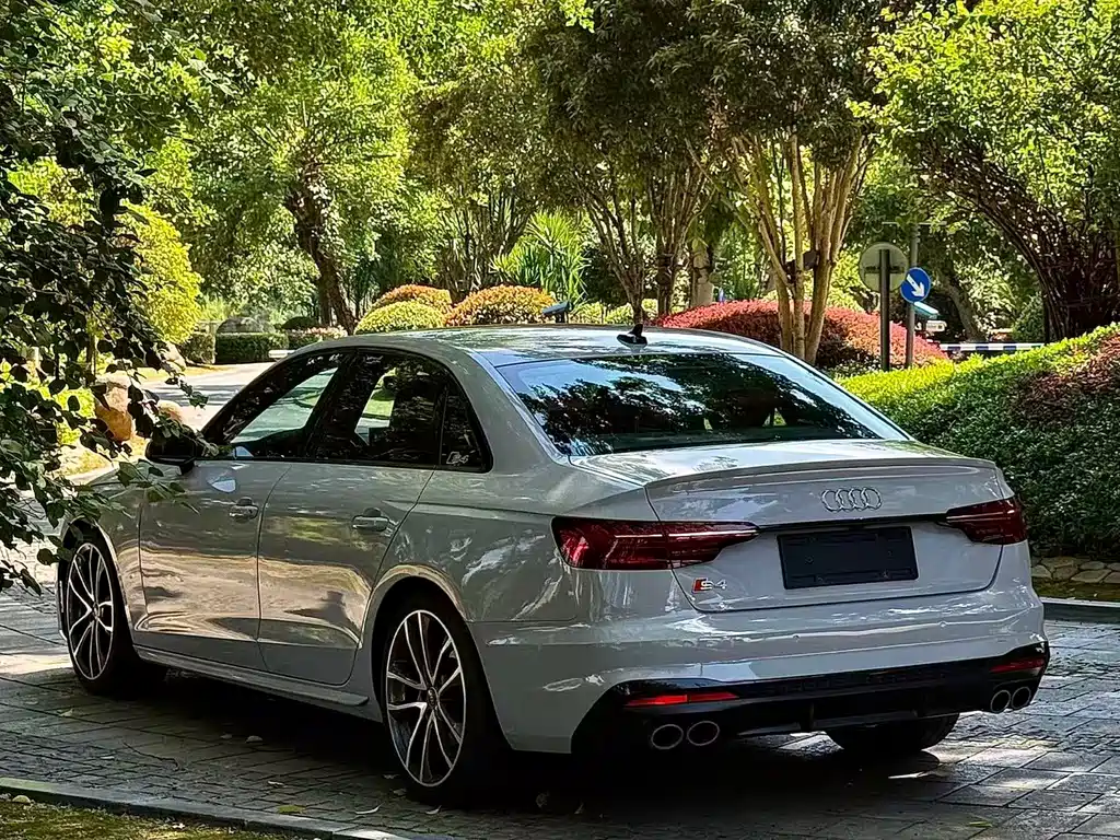 Audi S4 — фото 6