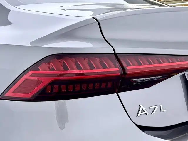 Audi A7L — фото 14