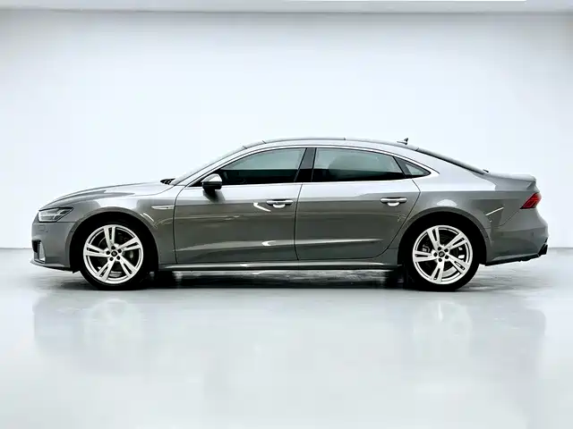 Audi A7L — фото 7