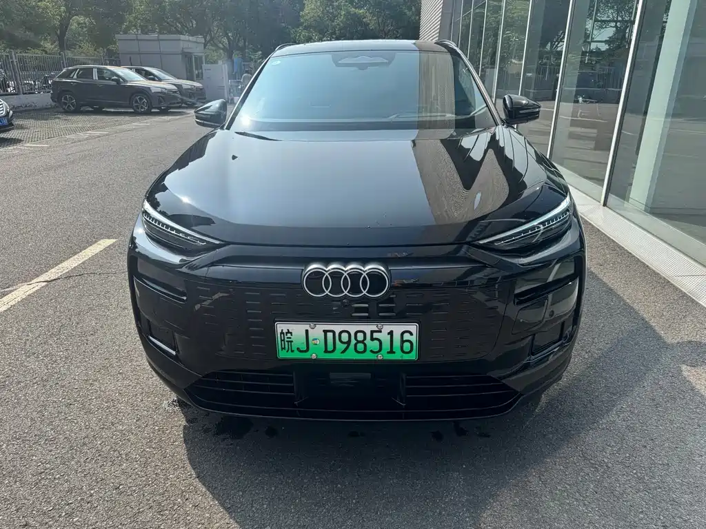 Audi Q6L e-tron — фото 2