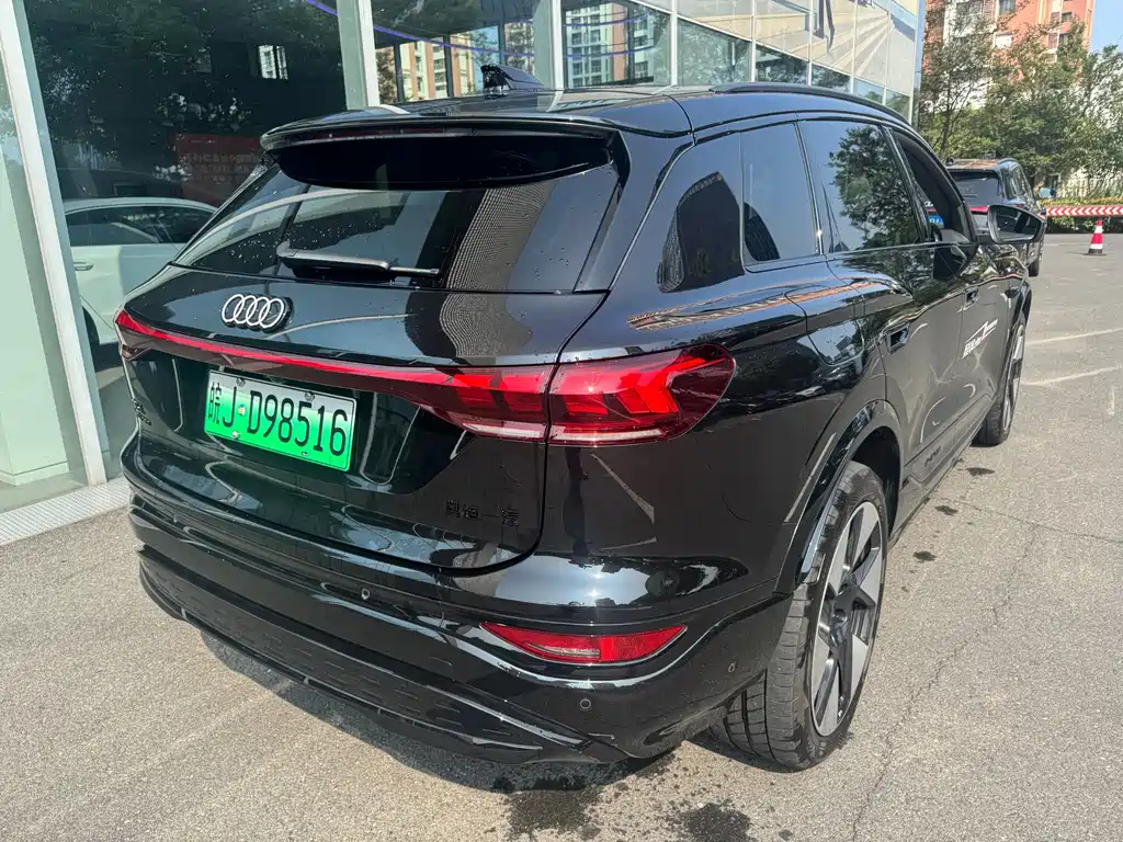 Audi Q6L e-tron — фото 9