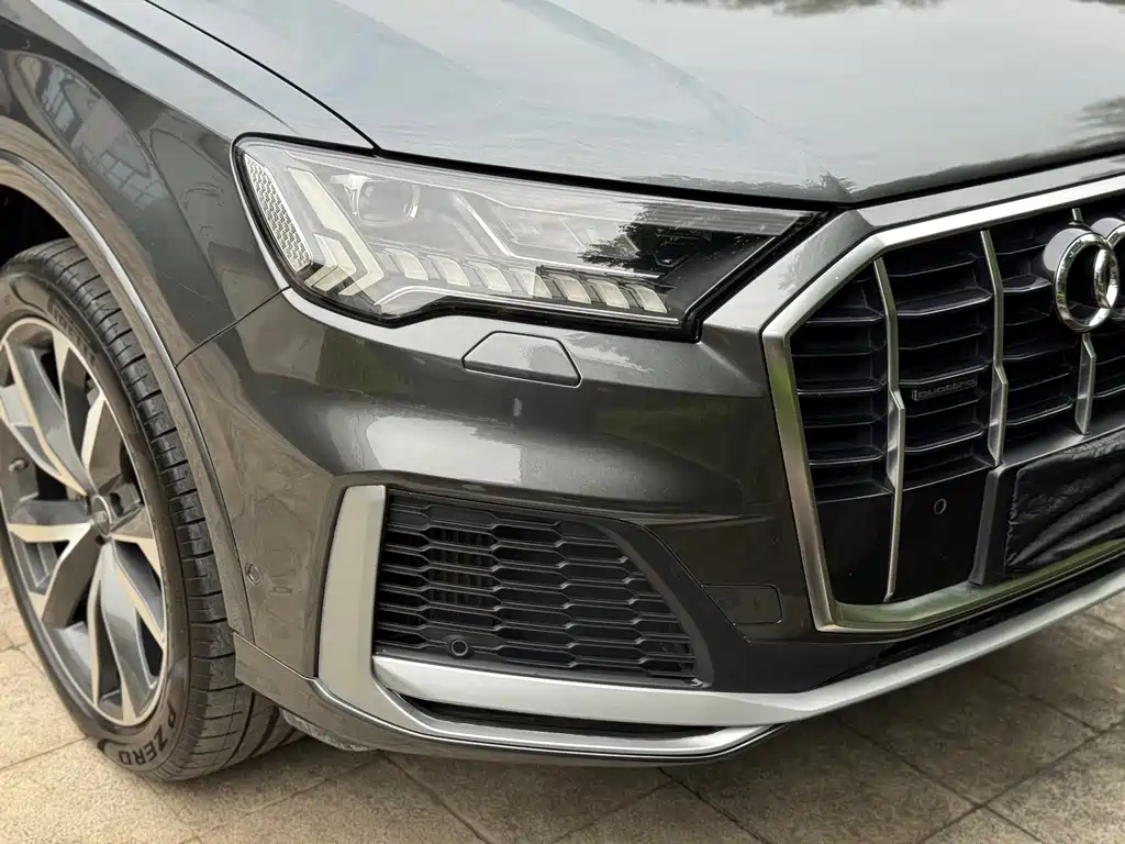 Audi Q7 — фото 17