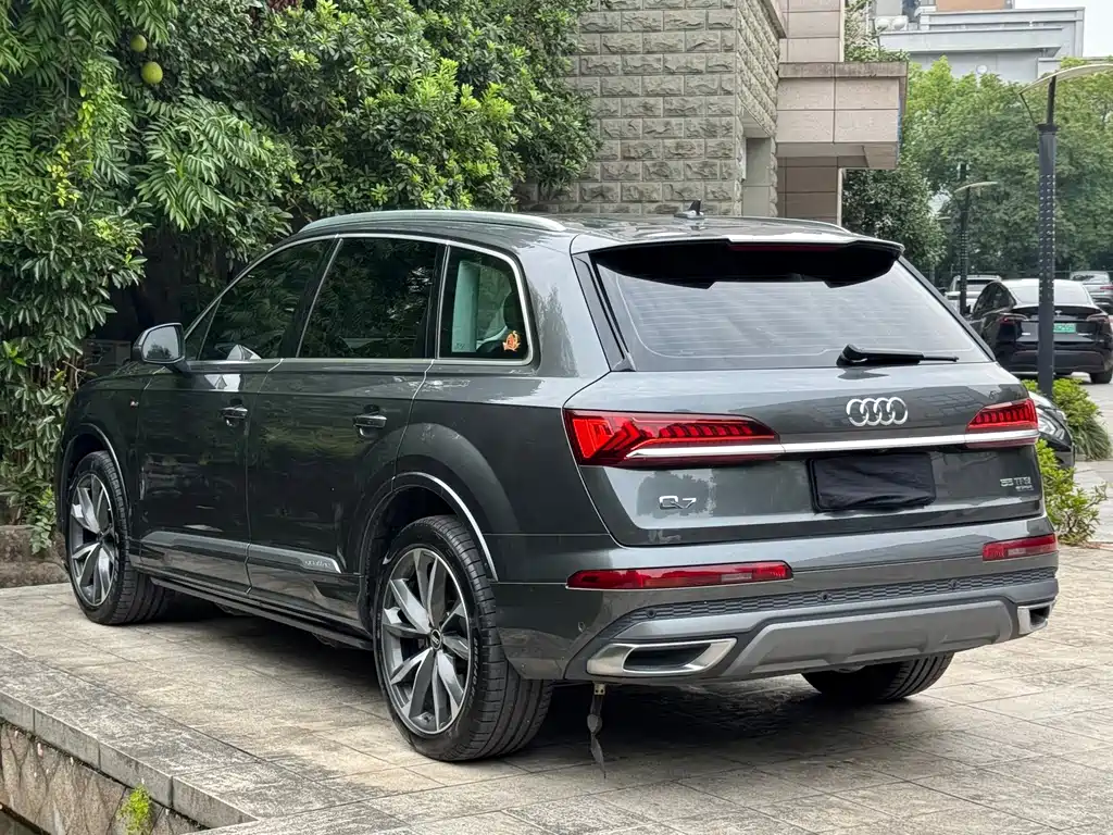 Audi Q7 — фото 7
