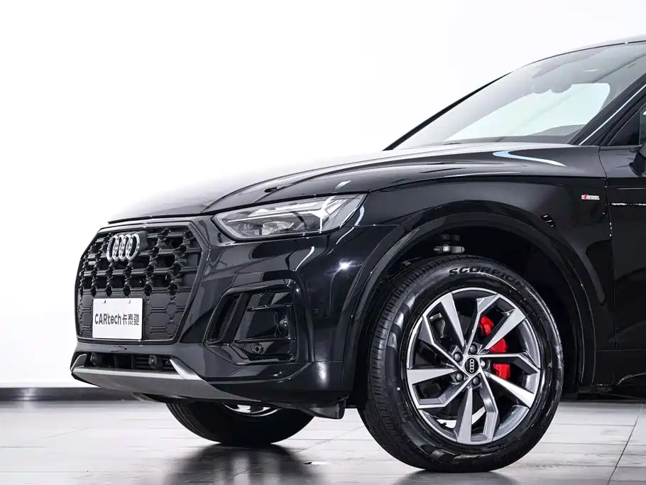 Audi Q5L — фото 5