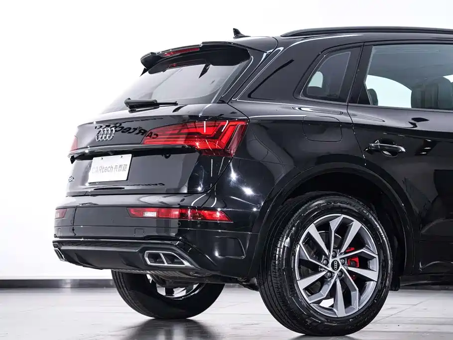 Audi Q5L — фото 9