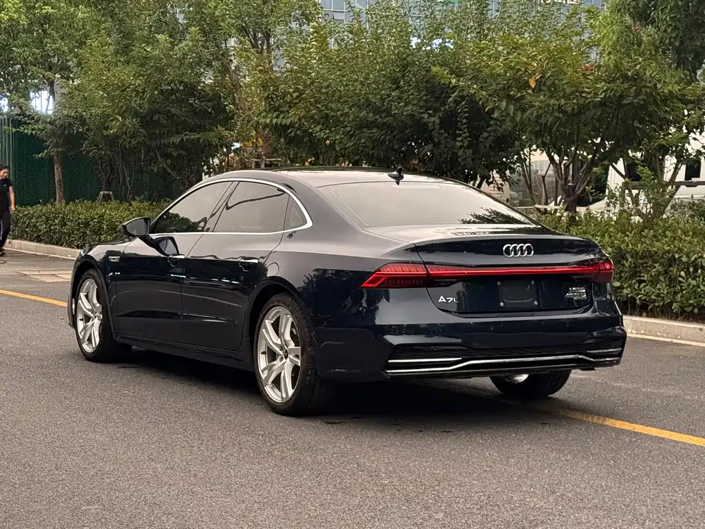 Audi A7L — фото 23