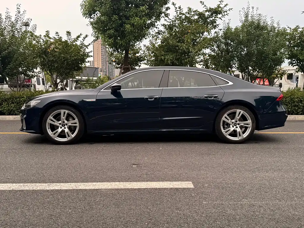 Audi A7L — фото 5