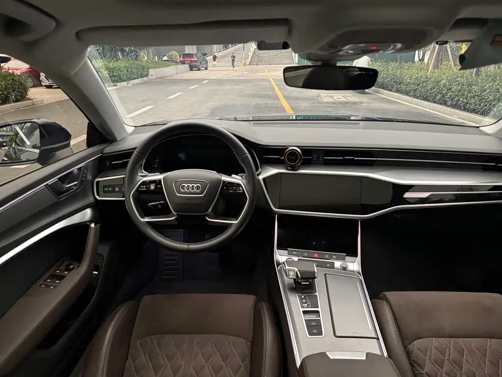 Audi A7L — фото 7