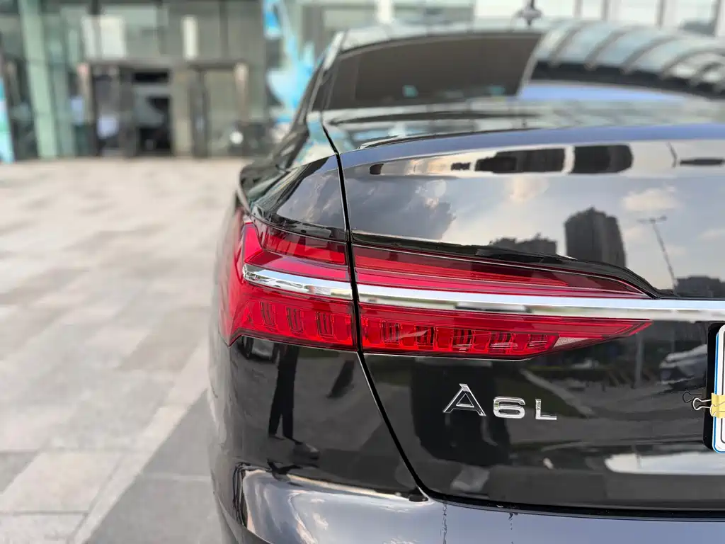 Audi A6L — фото 8