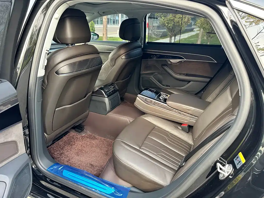 Audi A8 — фото 4