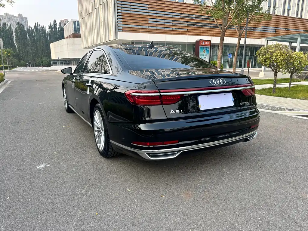 Audi A8 — фото 8