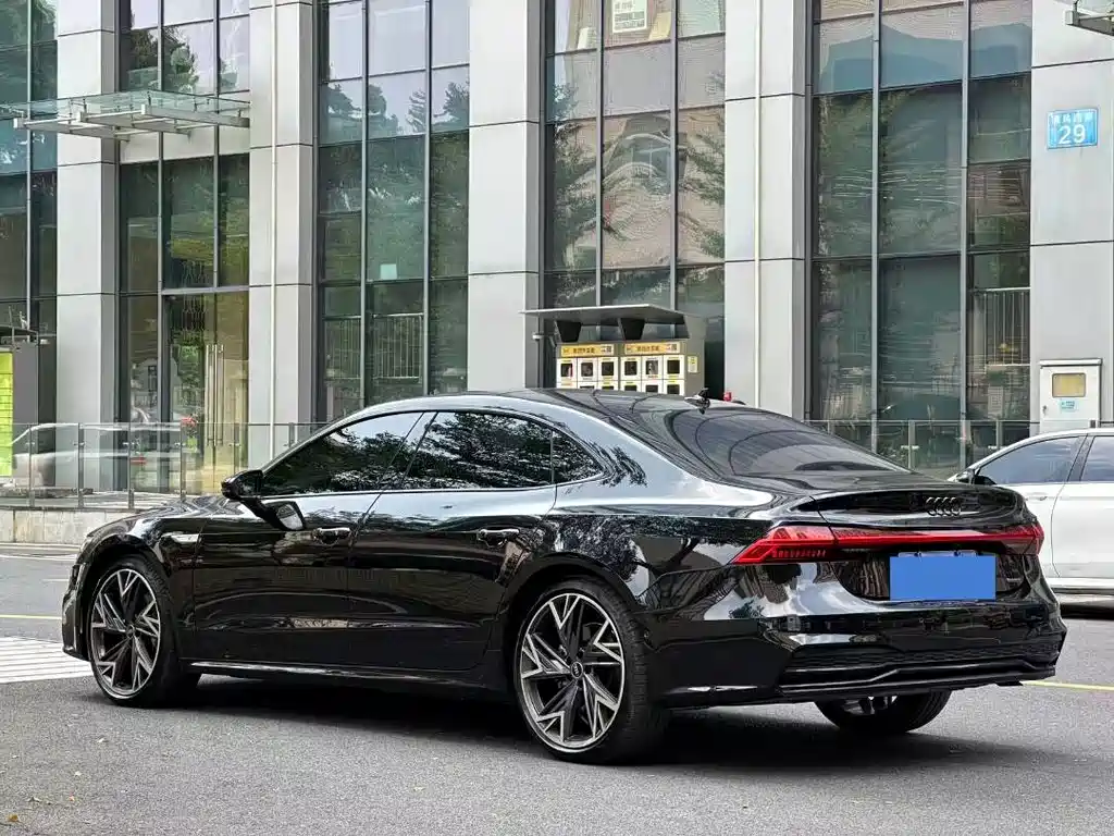 Audi A7L — фото 4
