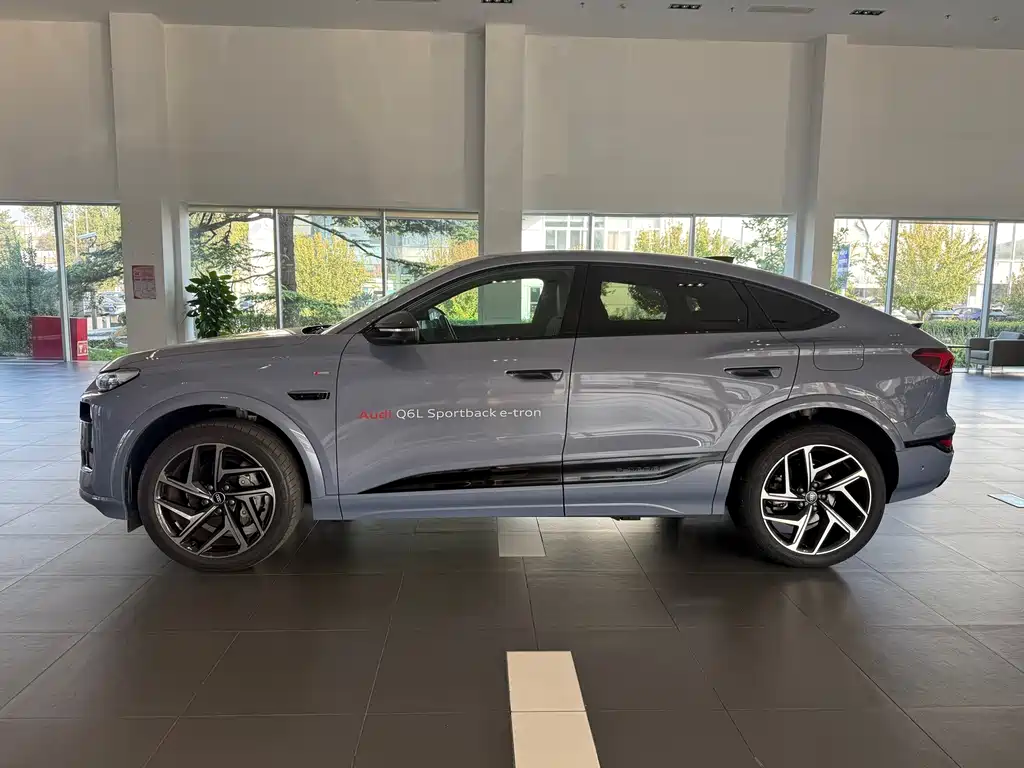 Audi Q6L Sportback e-tron — фото 3